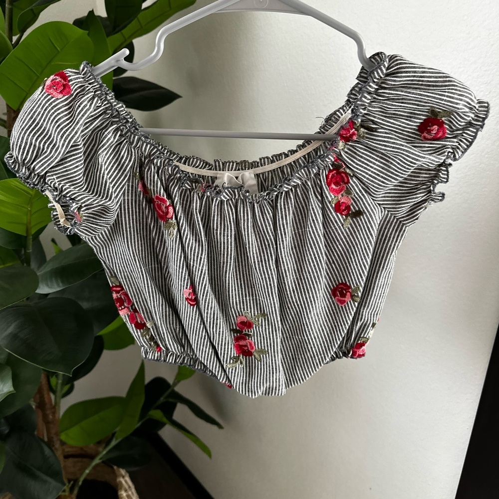 Sadie and sage off the shoulder crop top